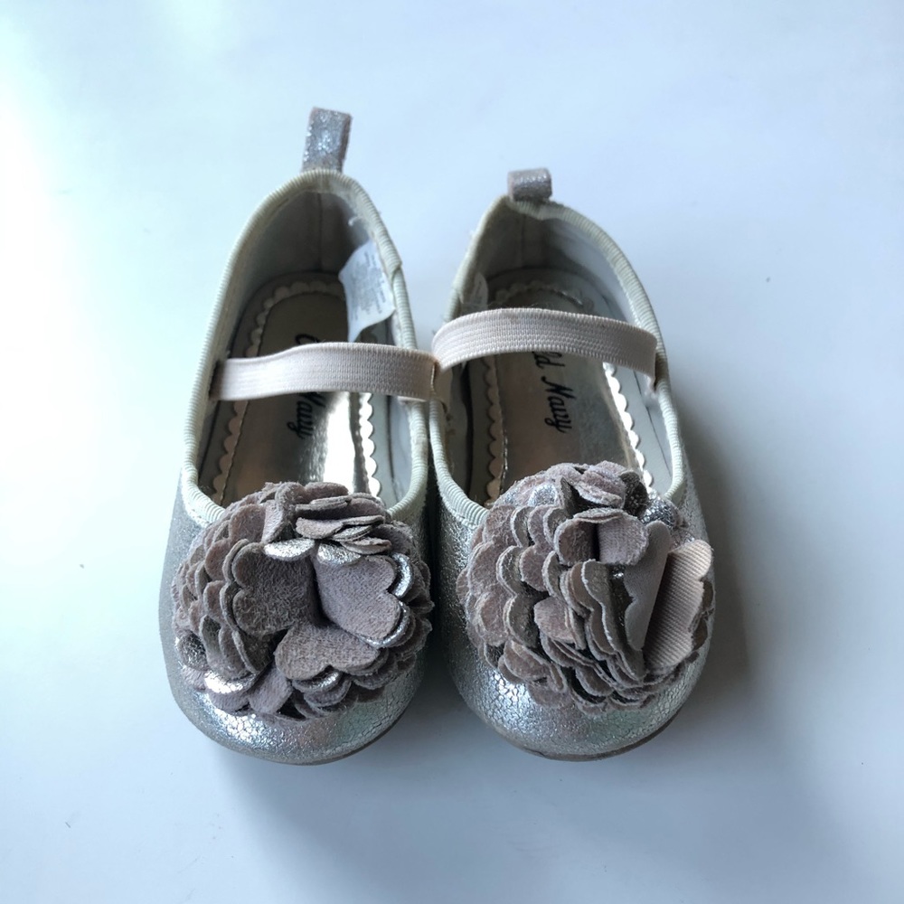 Old Navy gold Mary Jane - size 7